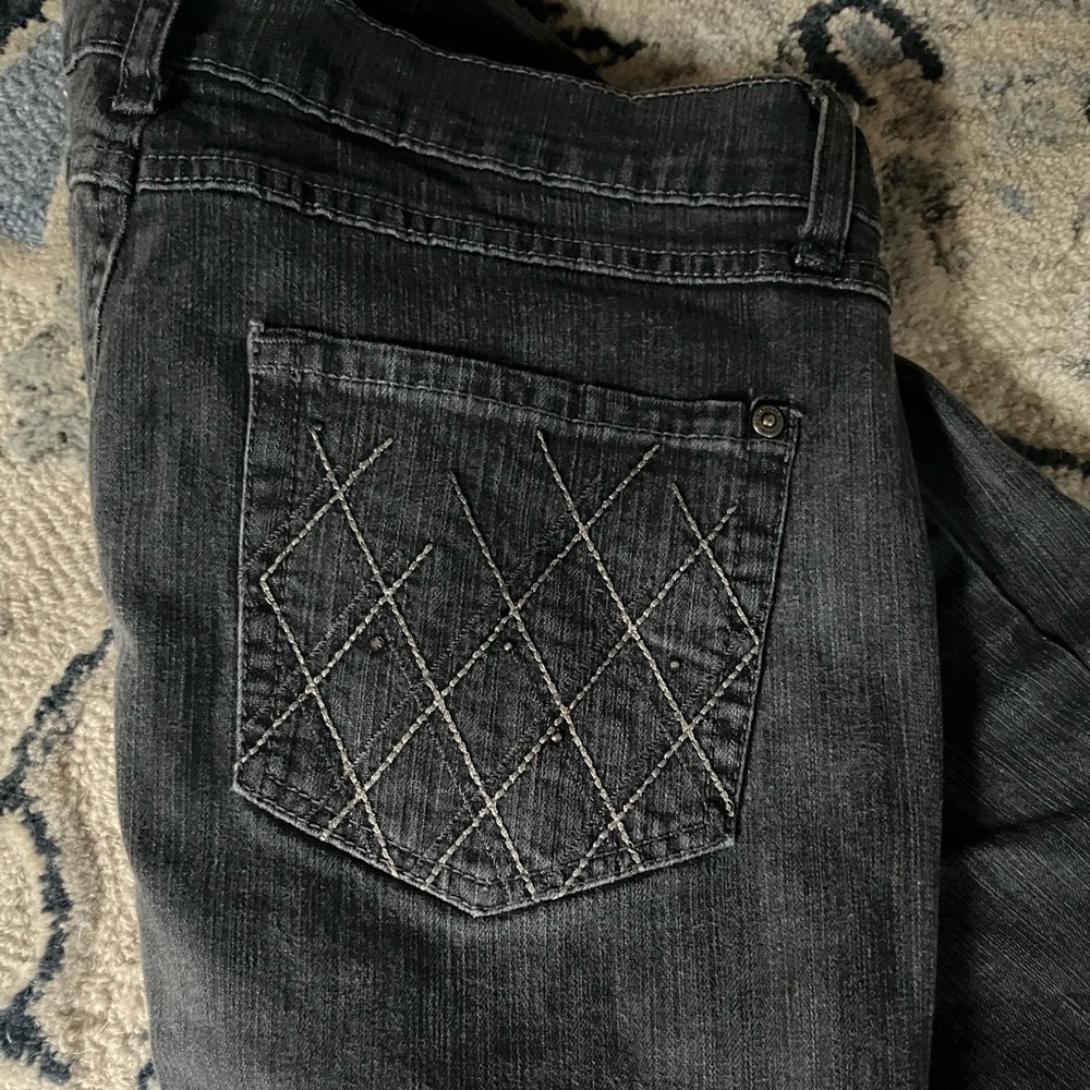 womens vintage black jeans with pocket detailing. straight leg sz 10